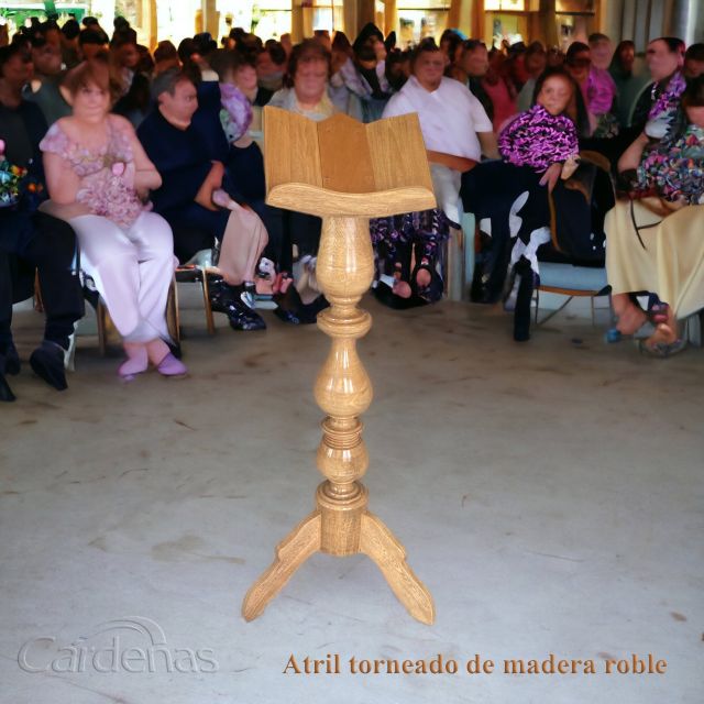 Atril torneado de madera roble